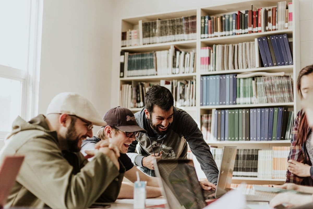 Garantía Juvenil 2026: Ayudas y cursos para menores de 30 años
